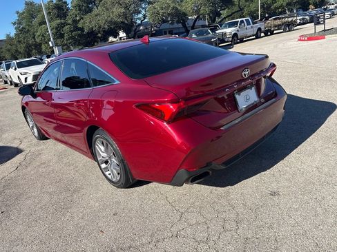 Used 2021 Toyota Avalon XLE FWD image 3