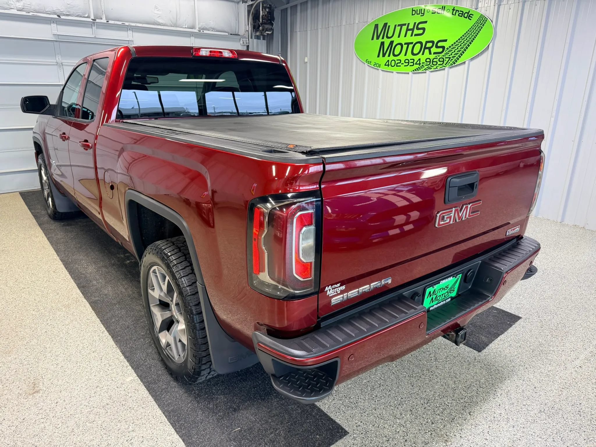 Used 2017 GMC Sierra 1500 SLT w/ All-Terrain Package AWD/4WD image 5