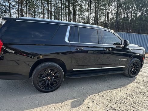 Used 2022 GMC Yukon XL SLT image 8