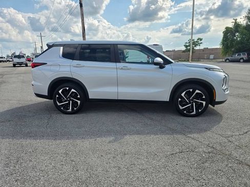 Used 2022 Mitsubishi Outlander SE AWD/4WD image 3