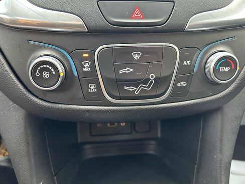 Used 2020 Chevrolet Equinox LT image 24