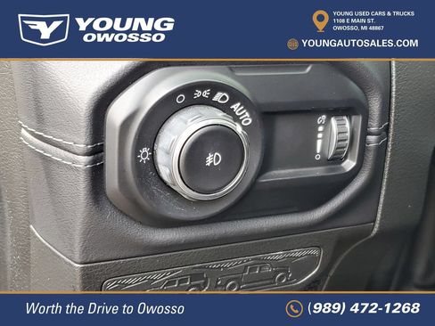 Used 2024 Jeep Wrangler Unlimited Sahara w/ Technology Group AWD/4WD image 11