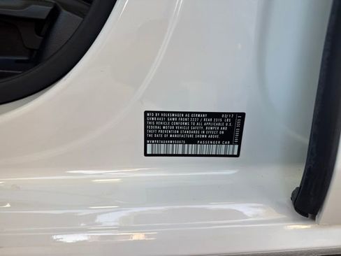 Used 2017 Volkswagen e-Golf SEL Premium image 29