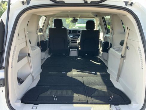 Used 2023 Chrysler Voyager LX FWD image 12