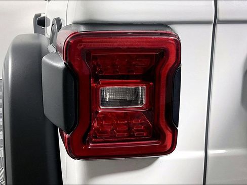 Used 2025 Jeep Wrangler Unlimited Rubicon AWD/4WD image 29