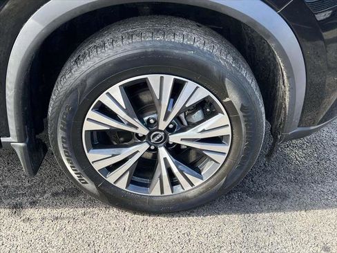 Used 2023 Nissan Rogue SV w/ SV Premium B Package image 8