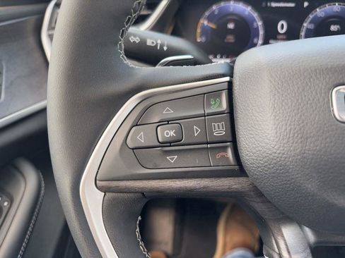 New 2025 Jeep Grand Cherokee L Limited w/ Luxury Tech Group II RWD image 18
