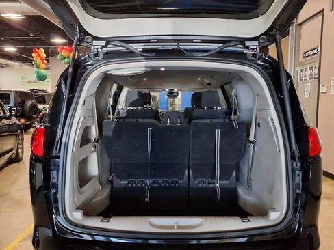 Used 2024 Chrysler Voyager LX image 10