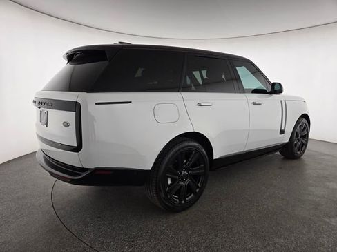 Used 2023 Land Rover Range Rover SE image 2