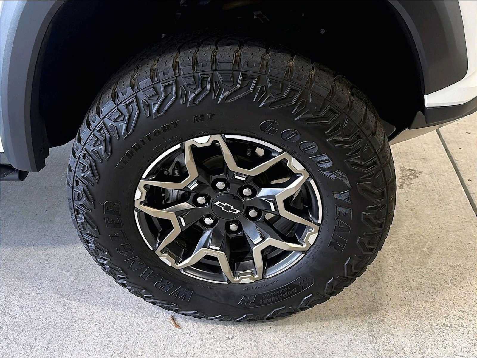 Used 2023 Chevrolet Colorado ZR2 w/ LPO, Tailgate Decal Package AWD/4WD image 11