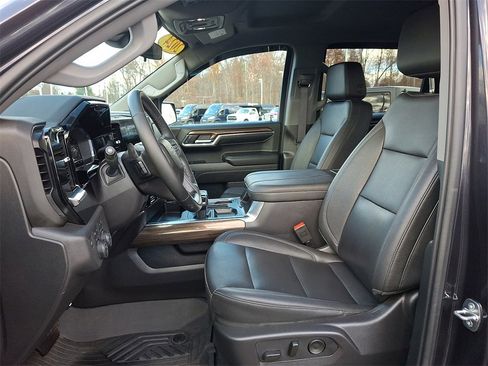 Used 2024 Chevrolet Silverado 1500 LT Trail Boss w/ LT Trail Boss Premium Package image 13