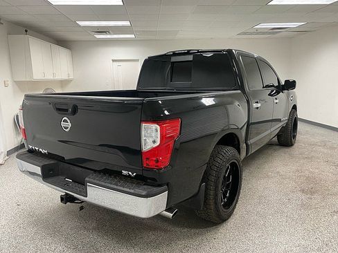 Used 2017 Nissan Titan SV image 5