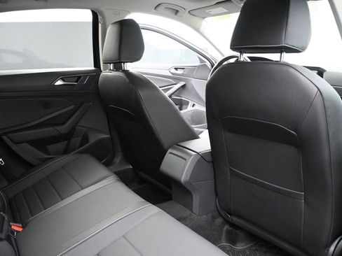 Certified 2024 Volkswagen Jetta SE w/ Panoramic Sunroof Package FWD image 17