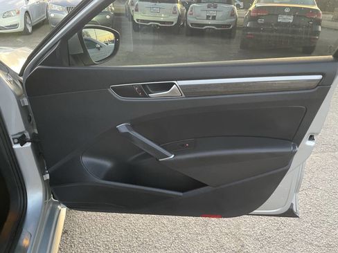 Used 2018 Volkswagen Passat 2.0T SE image 13