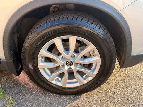 Used 2017 Nissan Rogue SV AWD/4WD image 14