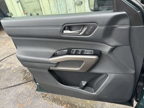 Used 2024 Nissan Pathfinder Platinum image 27