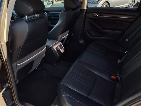 Used 2018 Honda Accord Touring image 18