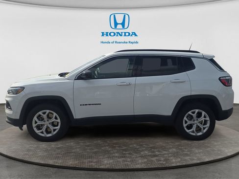 Used 2024 Jeep Compass Latitude image 2