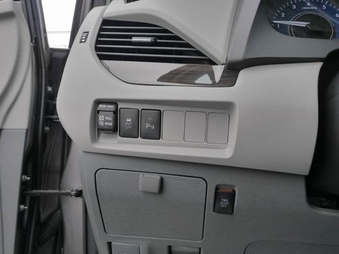 Used 2020 Toyota Sienna XLE Premium image 25