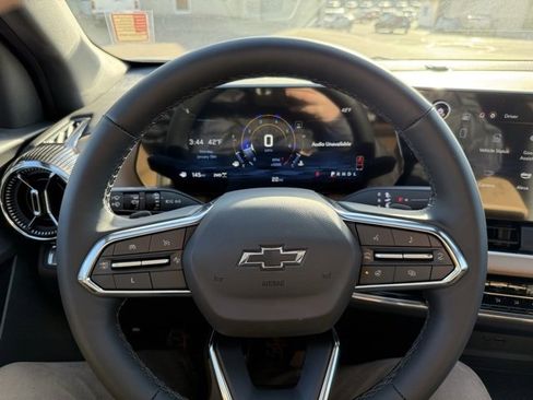 Used 2025 Chevrolet Equinox ACTIV w/ Safety and Technology Package image 18