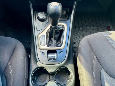 Used 2016 Jeep Cherokee Latitude w/ Cold Weather Group image 24