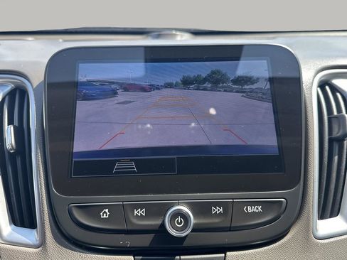 Used 2025 Chevrolet Malibu LT FWD image 17