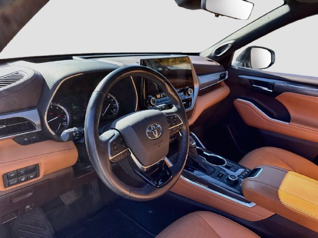 Used 2021 Toyota Highlander Platinum AWD/4WD image 9