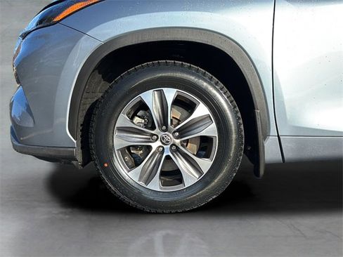 Certified 2023 Toyota Highlander XLE image 27