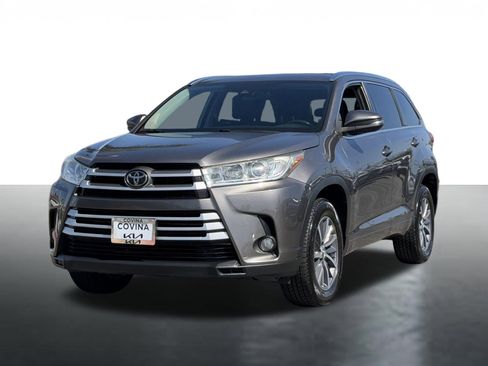 Used 2018 Toyota Highlander FWD V6 image 4