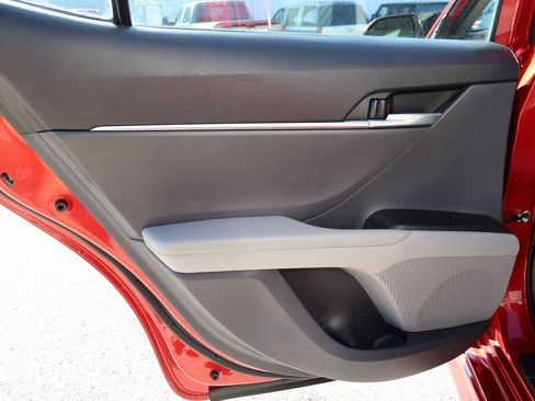 Used 2024 Toyota Camry SE image 16