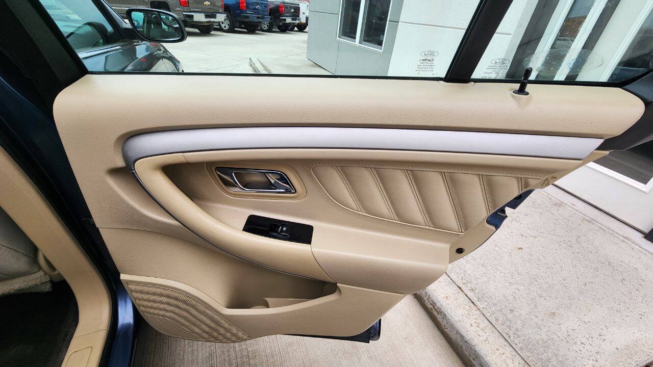 Used 2018 Ford Taurus SE FWD image 21