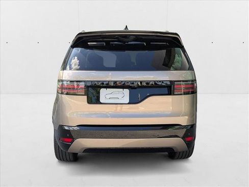 New 2025 Land Rover Discovery Dynamic SE image 8