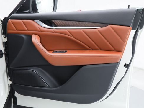 Certified 2022 Maserati Levante GT image 10