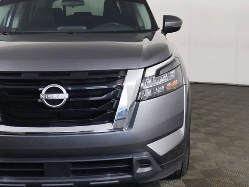 Used 2023 Nissan Pathfinder SV image 14