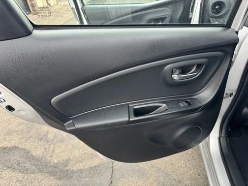 Used 2018 Toyota Yaris SE w/ Carpet Mat Package FWD image 24