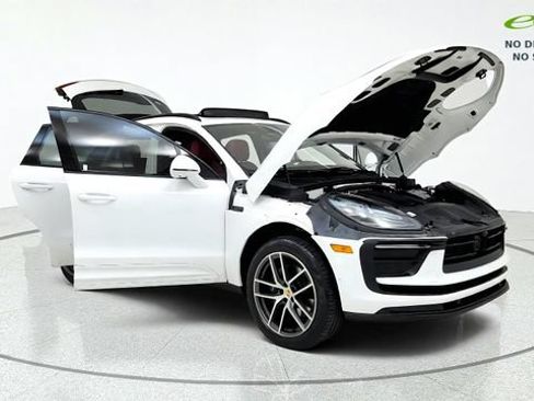 Used 2024 Porsche Macan w/ Premium Plus Package AWD/4WD image 11