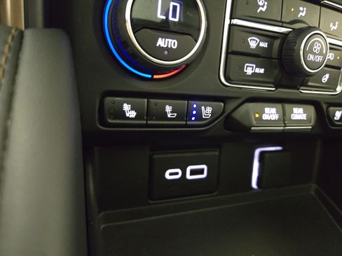 Certified 2023 Chevrolet Tahoe High Country w/ Advanced Technology Package AWD/4WD image 28