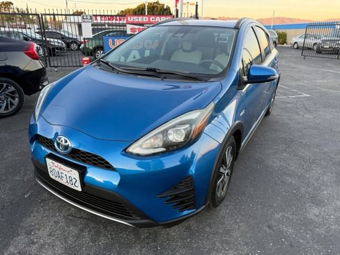 Used 2018 Toyota Prius C One image 2
