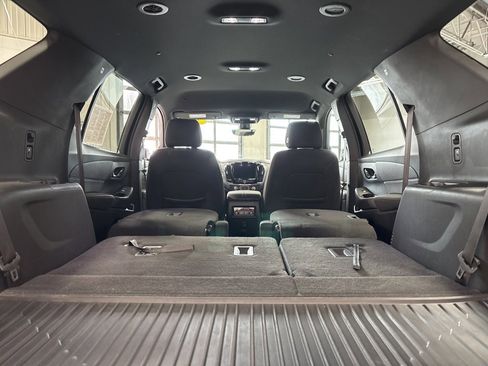 Used 2023 Chevrolet Traverse LT w/ Rear Camera Mirror Package image 38