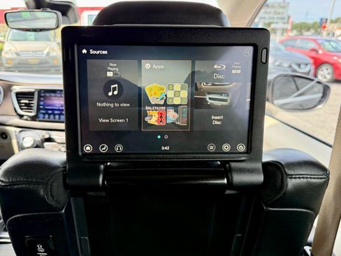 Used 2017 Chrysler Pacifica Touring-L Plus w/ Advanced Safetytec Group FWD image 36