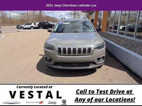 Used 2021 Jeep Cherokee Latitude Lux w/ Comfort/Convenience Group AWD/4WD image 4