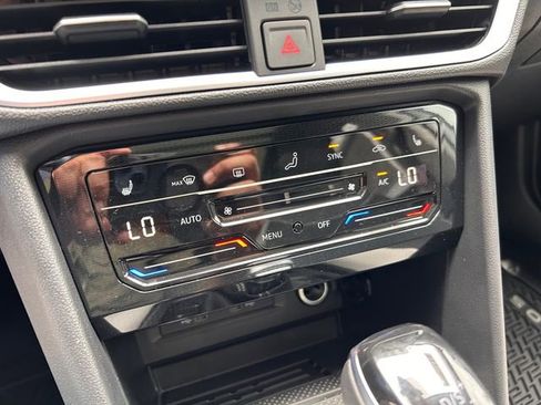 New 2026 Volkswagen Taos SE image 14