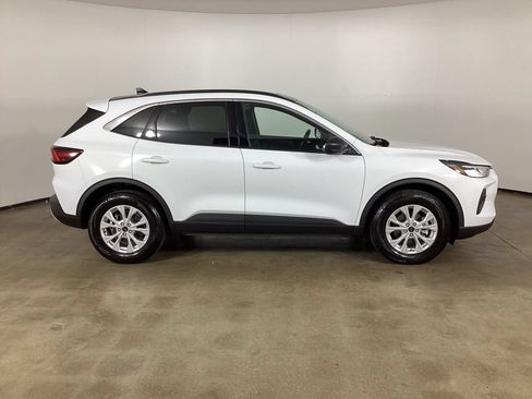 Used 2024 Ford Escape Active w/ Tech Pack #1 AWD/4WD image 4