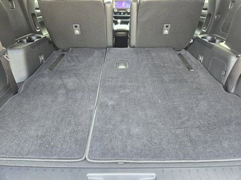 Used 2023 Toyota Highlander Platinum FWD image 33