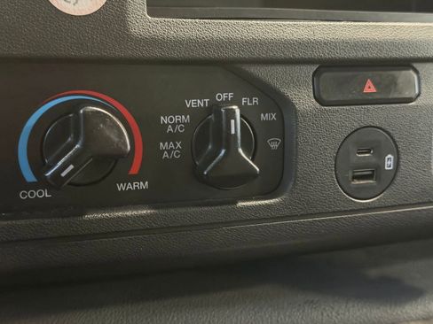 Used 2021 Ford E-350 and Econoline 350 Super Duty w/ Power Windows & Locks Group image 23