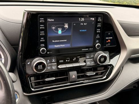 Used 2022 Toyota Highlander XLE image 12