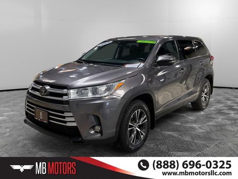 Used 2019 Toyota Highlander LE image 10