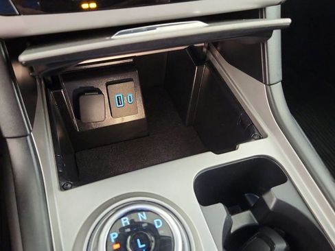 Used 2023 Ford Explorer XLT AWD/4WD image 18