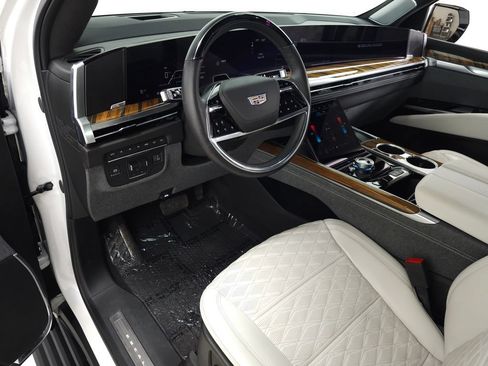 Used 2025 Cadillac Escalade Sport Platinum AWD/4WD image 19