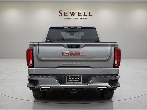 Used 2024 GMC Sierra 1500 AT4 w/ Technology Package image 4